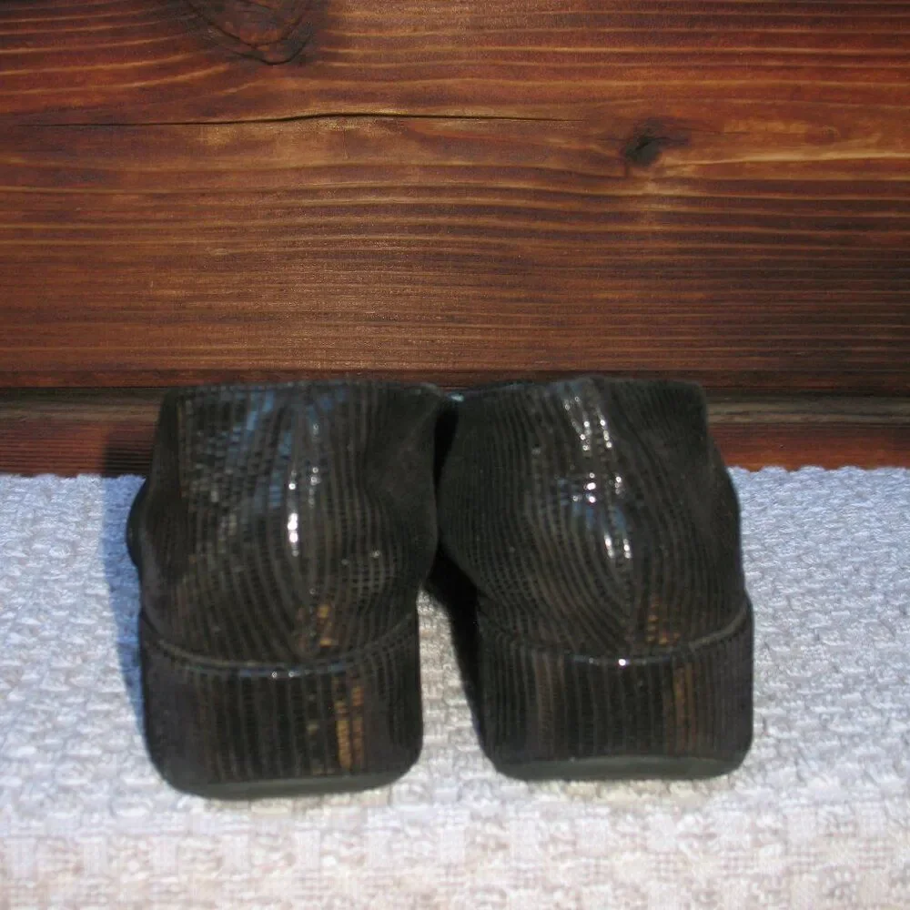 Thierry Rabotin Womens 6 Black Embossed Leather Wedges Shoes